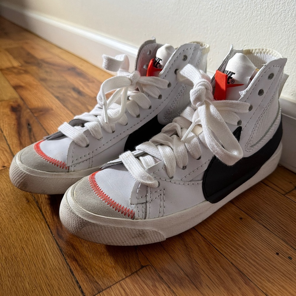 Nike blazer mid ‘77 jumbo swoosh